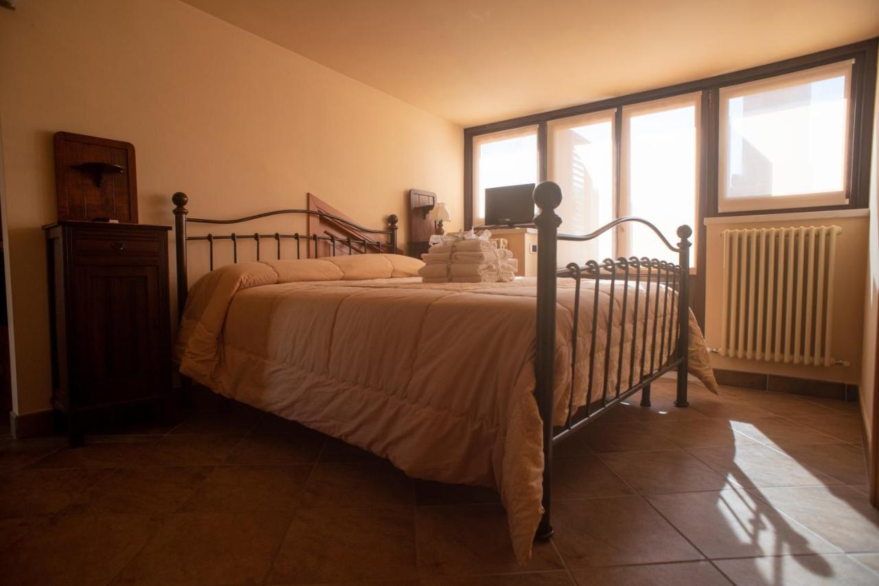 La Ginestra Hotel Castel San Lorenzo Luaran gambar