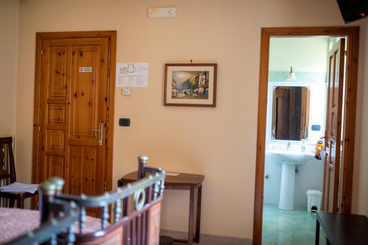 La Ginestra Hotel Castel San Lorenzo Luaran gambar