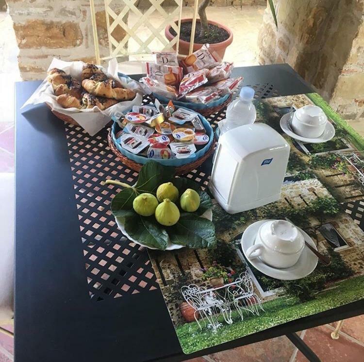 La Ginestra Hotel Castel San Lorenzo Luaran gambar